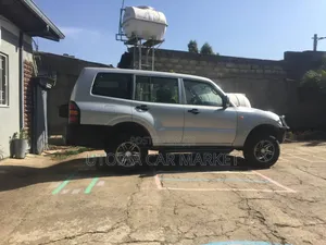 Mitsubishi Pajero 2002 Silver