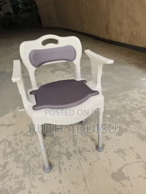 Photo - Commode Chair奢侈toilet Chair痲在commode Chair夯實commode Chair希奇commode