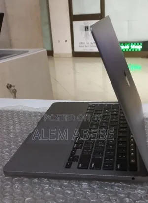 New Laptop Apple MacBook Pro 2020 M1 16GB Apple M1 Pro SSD 256GB