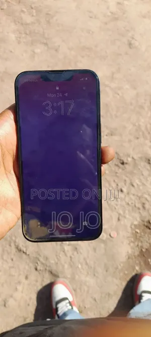 Photo - New Apple iPhone 13 128 GB Blue