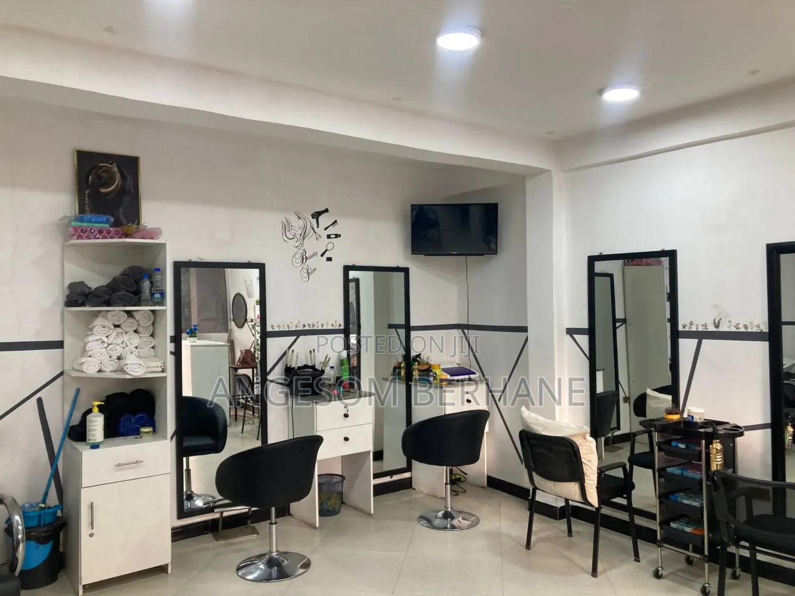 Slghtly Used Womens Hair Salon