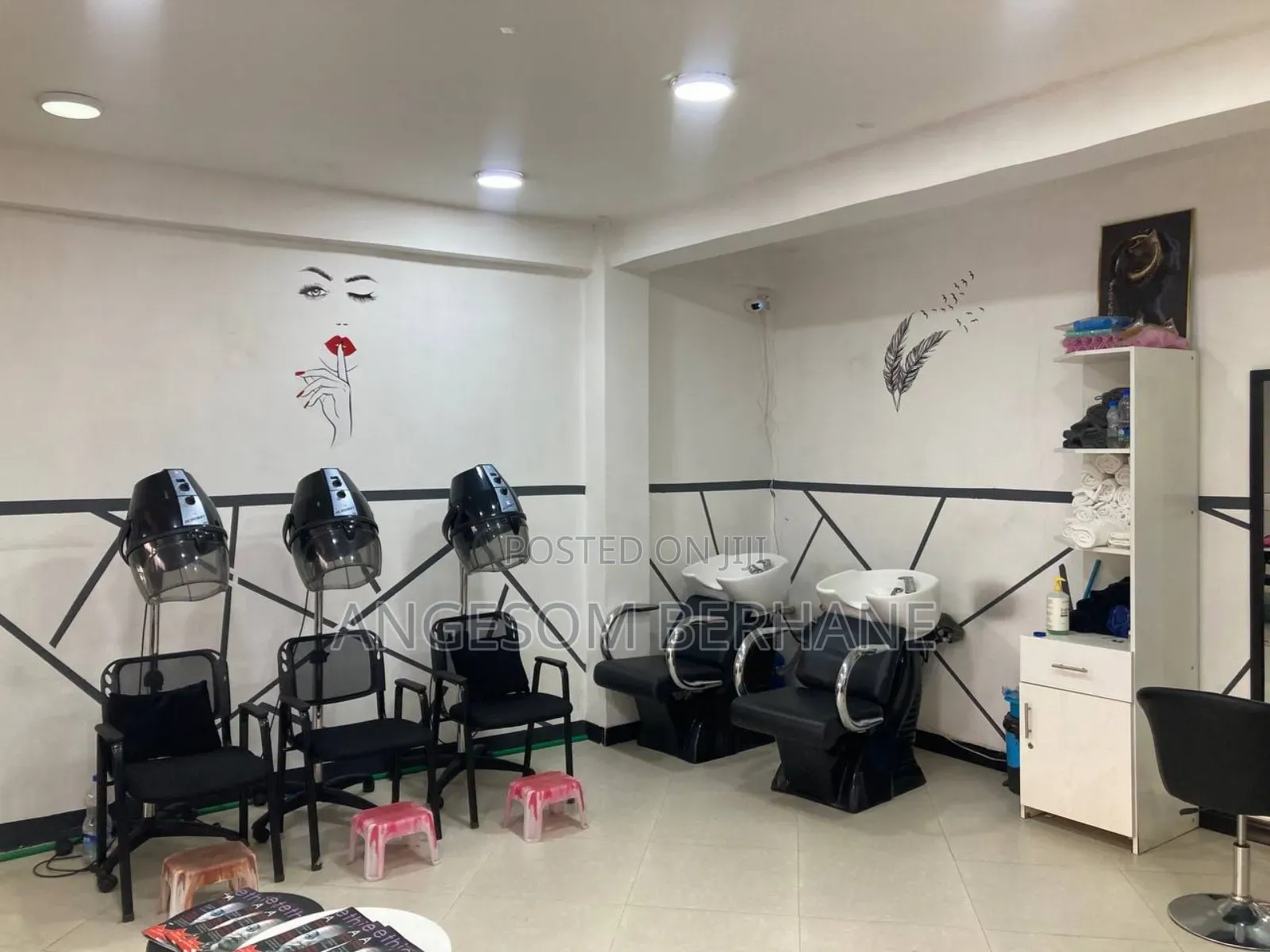 Slghtly Used Womens Hair Salon