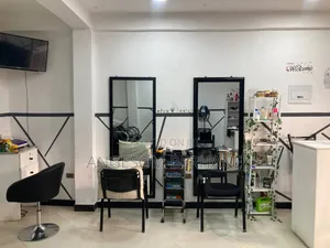 Slghtly Used Womens Hair Salon
