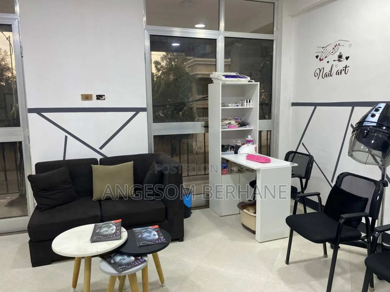 Slghtly Used Womens Hair Salon