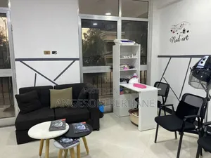 Slghtly Used Womens Hair Salon