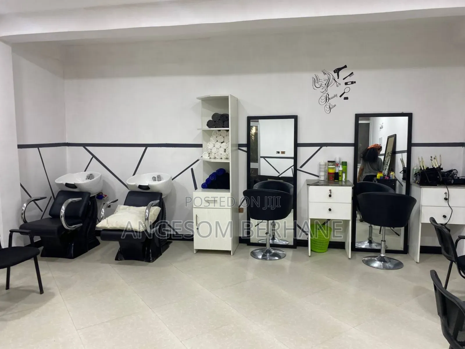 Slghtly Used Womens Hair Salon