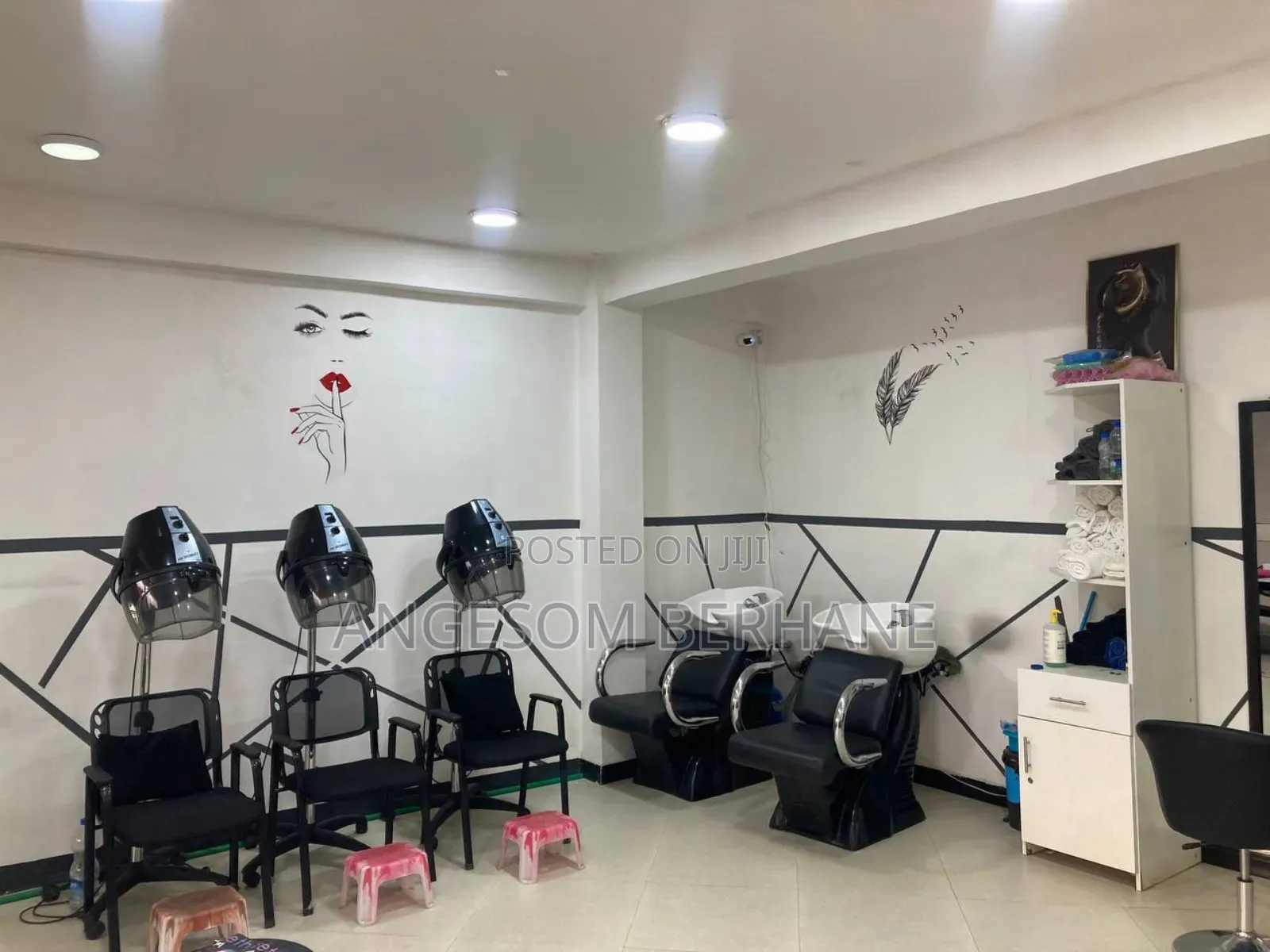 Slghtly Used Womens Hair Salon