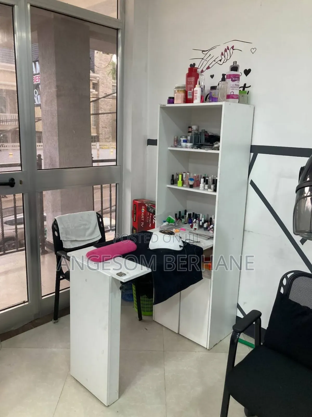 Slghtly Used Womens Hair Salon