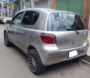 Toyota Vitz 2002 Silver