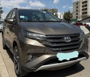 Photo - Toyota Rush 2022 Gray