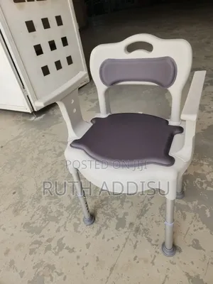 Photo - Commode Chair轟隆toilet Chair Brand New宛若commode Chair㠭不commode Chair