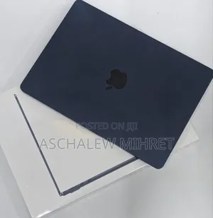 New Laptop Apple MacBook Pro 2022 M2 8GB Apple M2 SSD 512GB