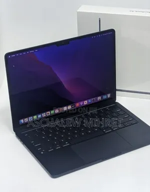 New Laptop Apple MacBook Pro 2022 M2 8GB Apple M2 SSD 512GB