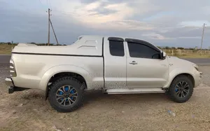 Toyota Hilux 2009 Gold