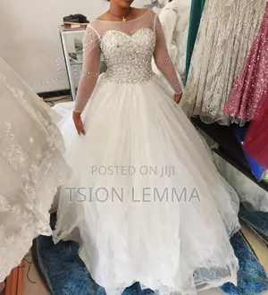 የሚሸጥ ቬሎ(Bridal Dress)