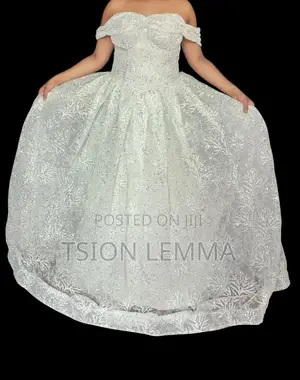የሚሸጥ ቬሎ(Bridal Dress)