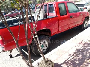 Toyota Hilux 2001 Red