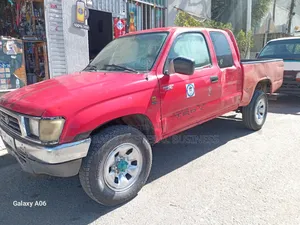 Toyota Hilux 2001 Red