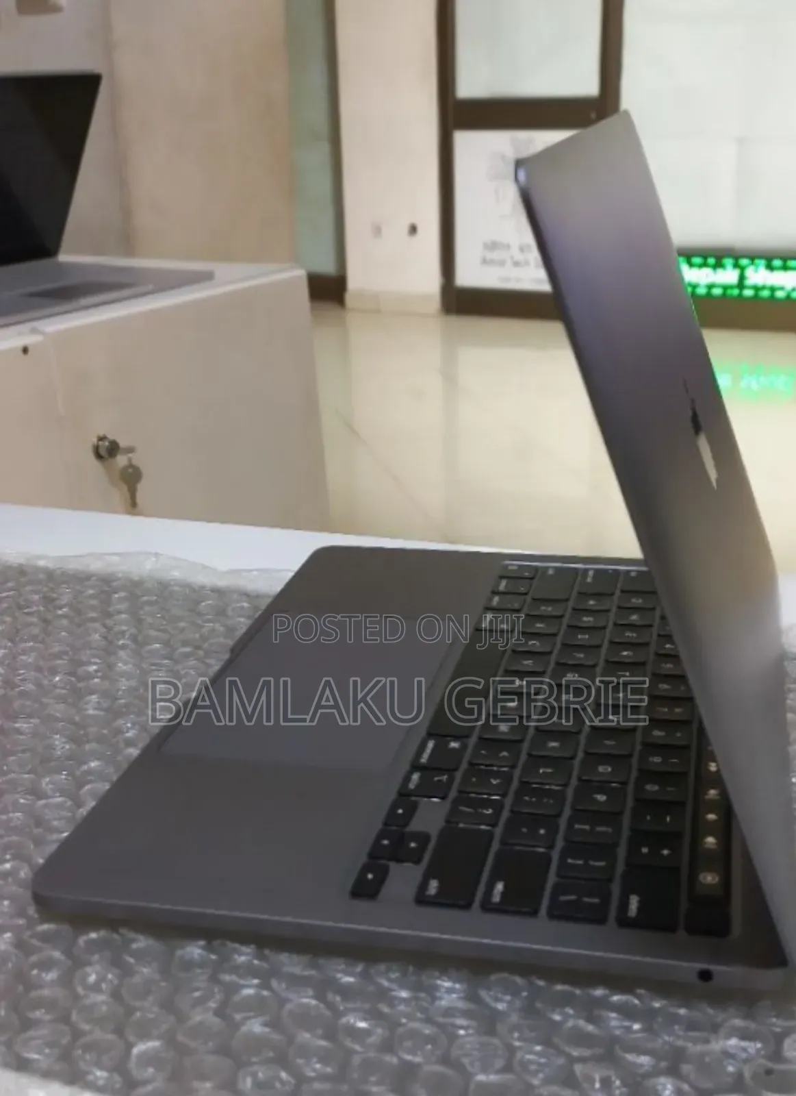 New Laptop Apple MacBook Pro 2020 M1 16GB Apple M1 Pro SSD 256GB