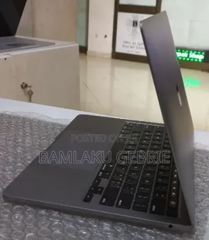 New Laptop Apple MacBook Pro 2020 M1 16GB Apple M1 Pro SSD 256GB