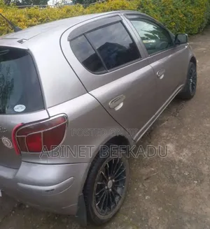 Toyota Vitz 1.0 FWD 5dr 2004 Gray