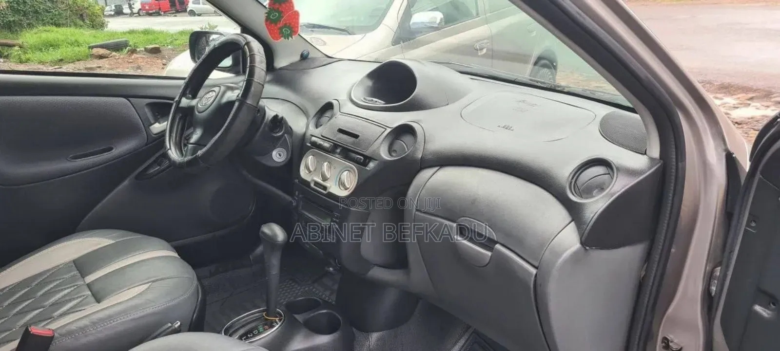 Toyota Vitz 1.0 FWD 5dr 2004 Gray