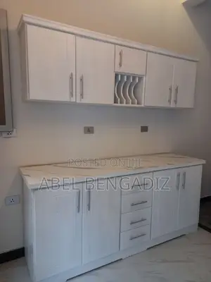 ዘመናዊ የሆኑ ጥራታቸውን የጠበቁ ተሰቃይ የሆኑ ኪችን ካቢኔቶች