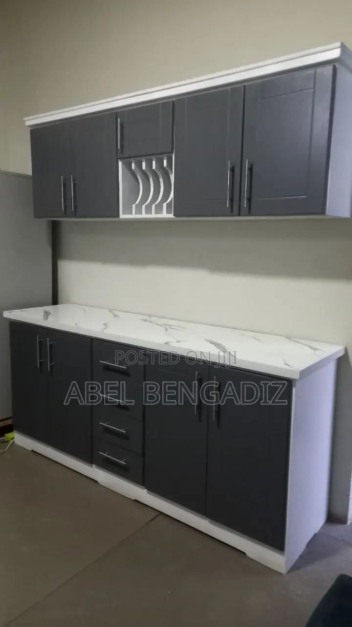 ዘመናዊ የሆኑ ጥራታቸውን የጠበቁ ተሰቃይ የሆኑ ኪችን ካቢኔቶች