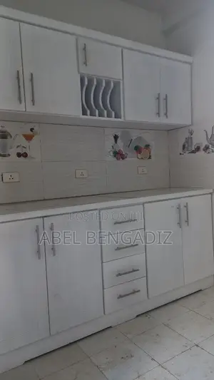 ዘመናዊ የሆኑ ጥራታቸውን የጠበቁ ተሰቃይ የሆኑ ኪችን ካቢኔቶች