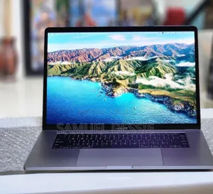Photo - New Laptop Apple MacBook Pro 2017 16GB Intel Core I7 SSD 512GB