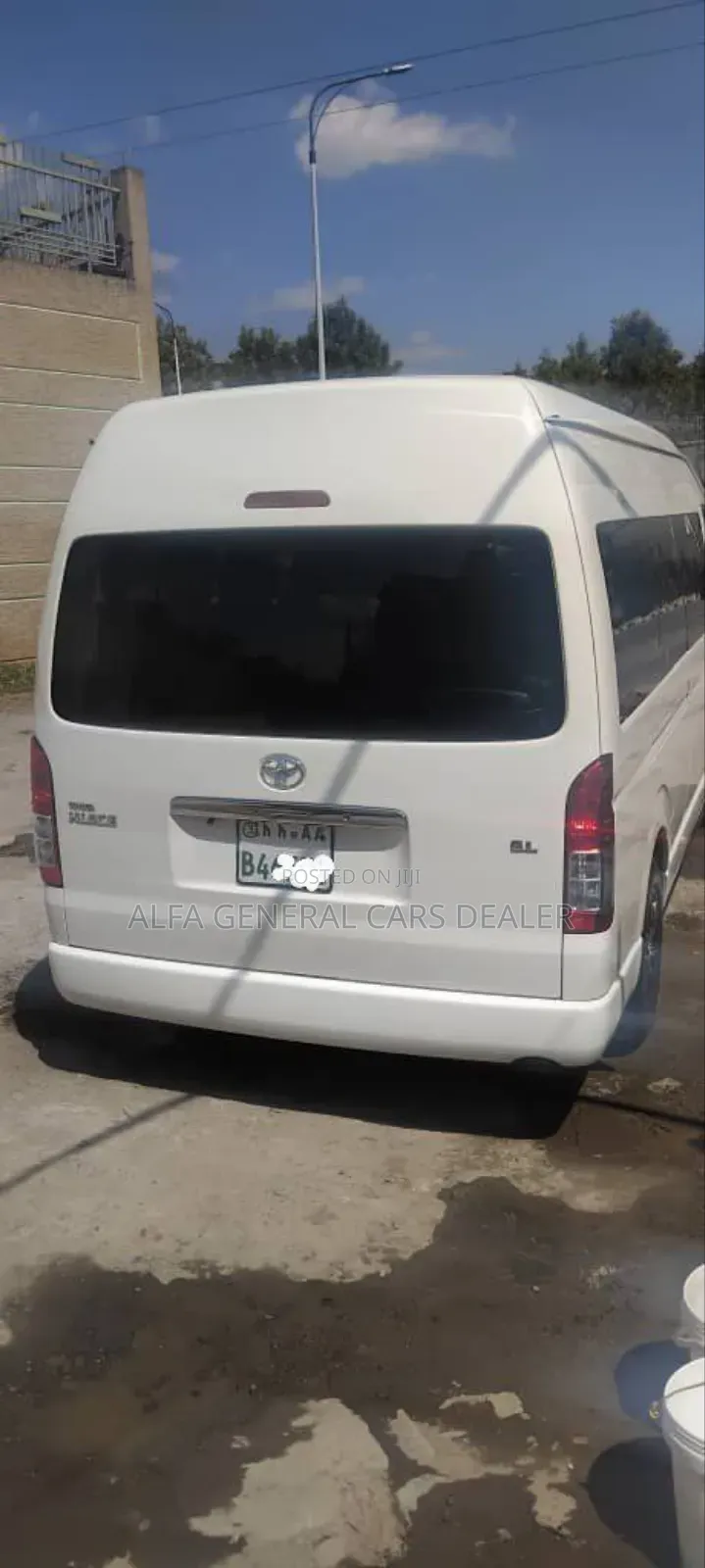 Toyota HiAce 2021 White