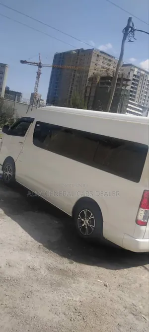 Toyota HiAce 2021 White