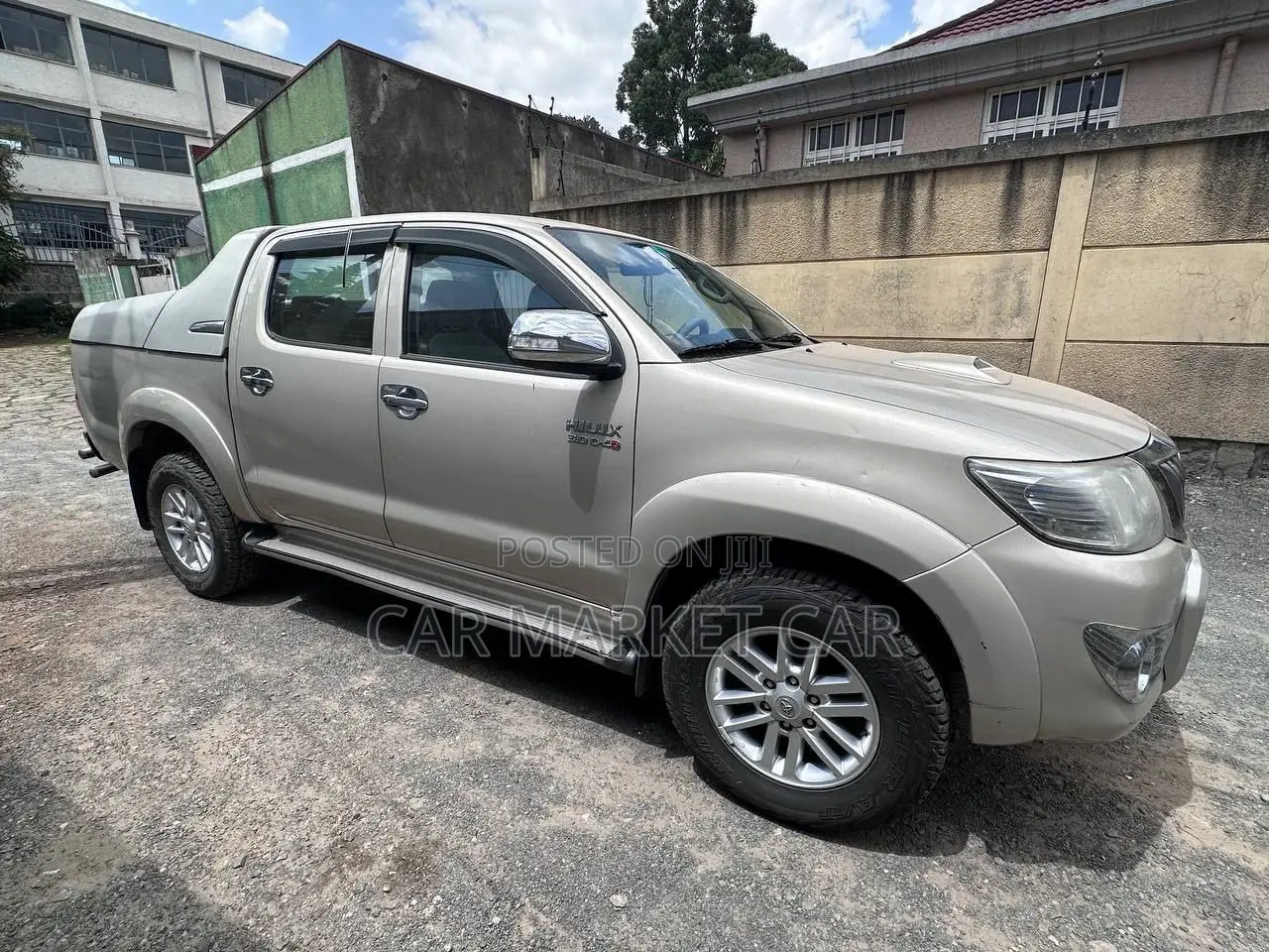 Toyota Hilux 3.0 D-4D 4x4 2014 Gold