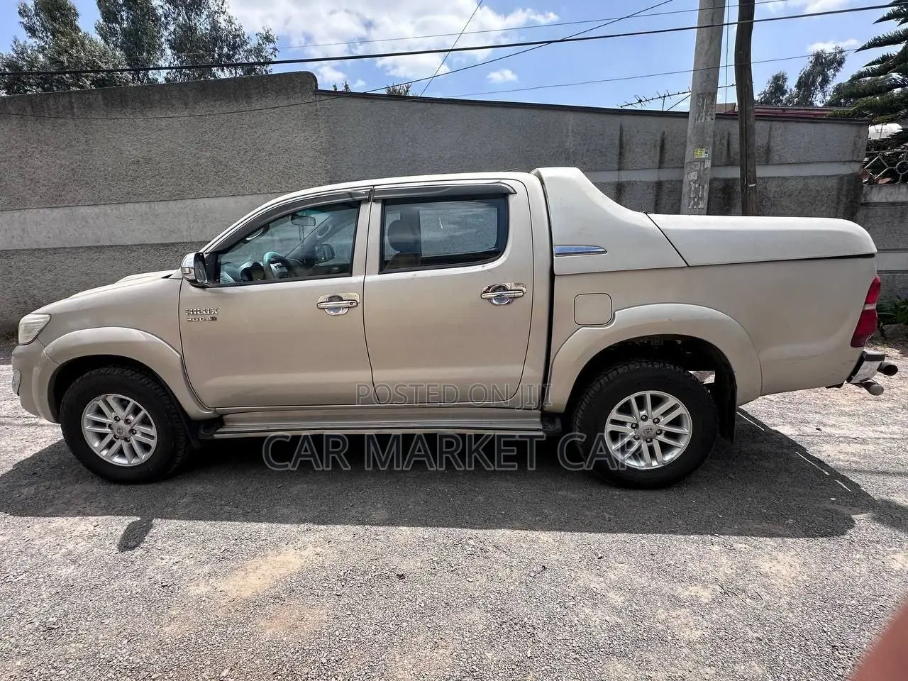 Toyota Hilux 3.0 D-4D 4x4 2014 Gold