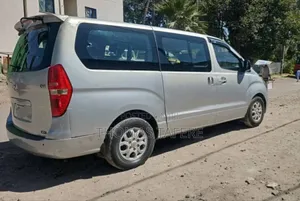 Photo - Hyundai Starex 2009