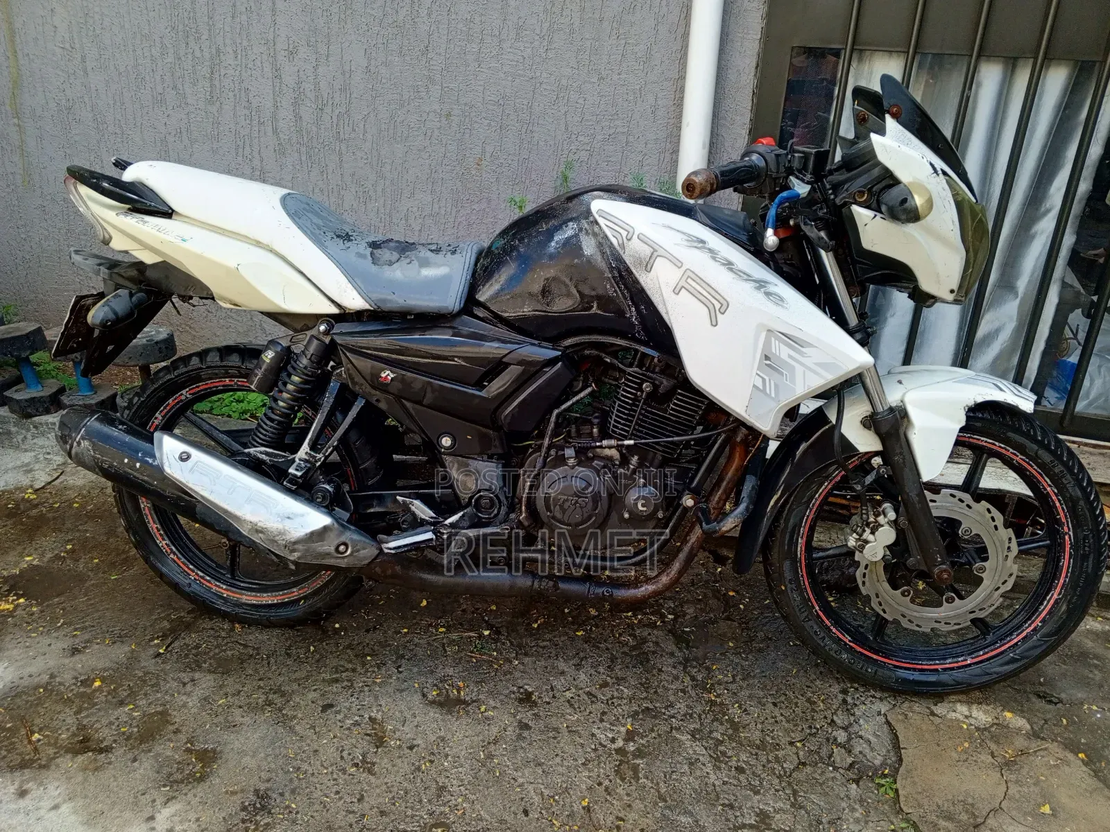 TVS Apache 180 RTR 2016 Black