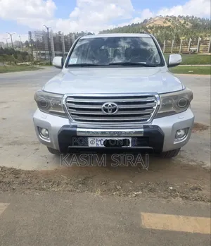 Photo - Toyota Land Cruiser 4.5 V8 GX-R 2014 Silver