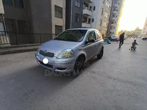 Toyota Vitz 2004 Silver