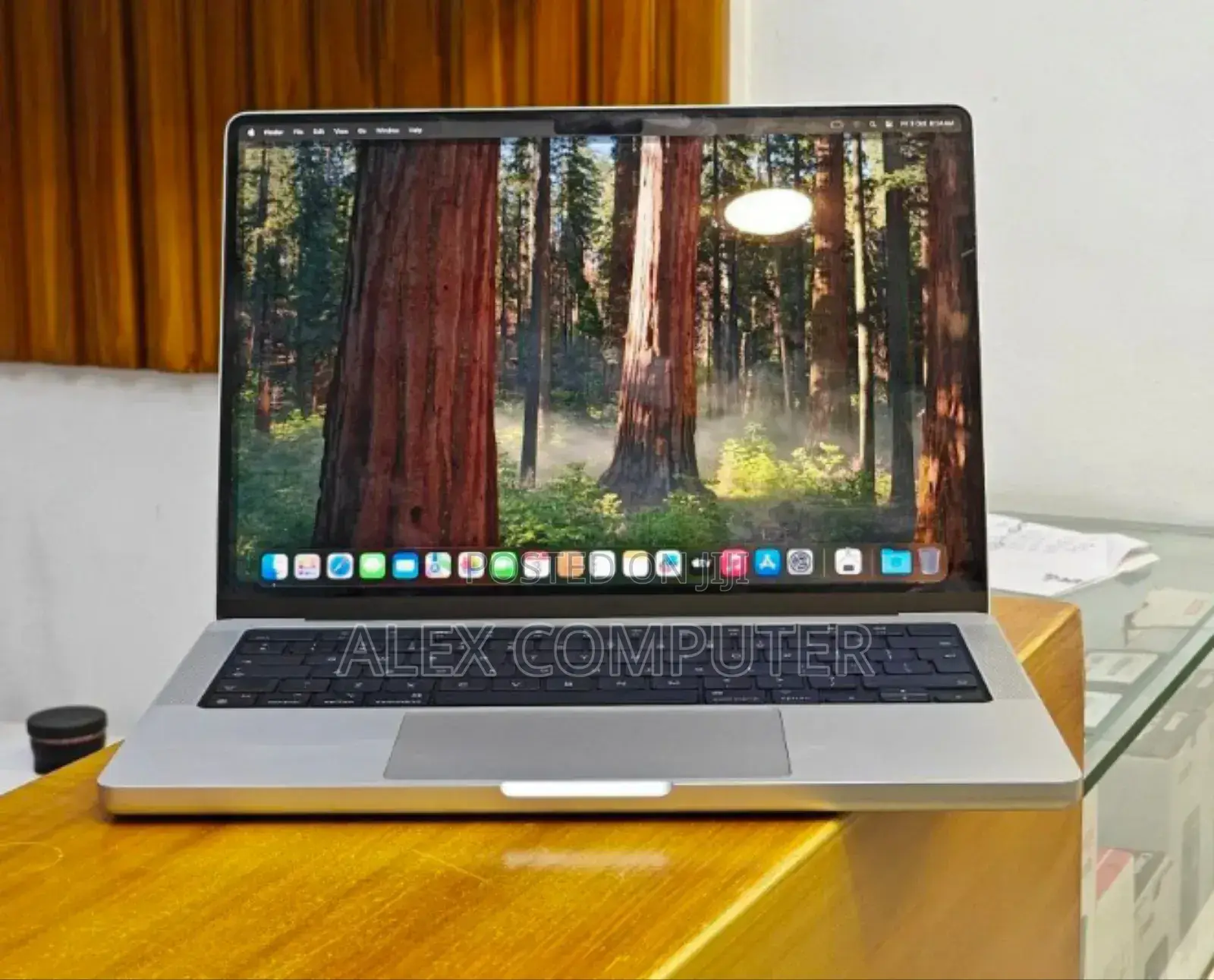 New Laptop Apple MacBook 16GB Apple M1 Pro SSD 512GB