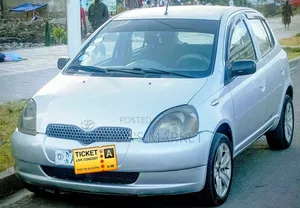 Photo - Toyota Vitz 2000 Silver
