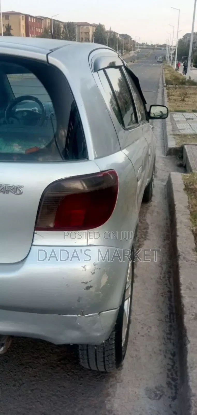 Toyota Vitz 2000 Silver