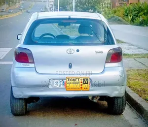 Toyota Vitz 2000 Silver