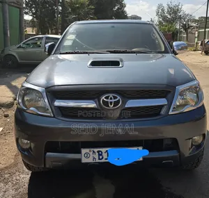 Toyota Hilux 2008 Gray