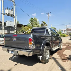 Toyota Hilux 2006 Black