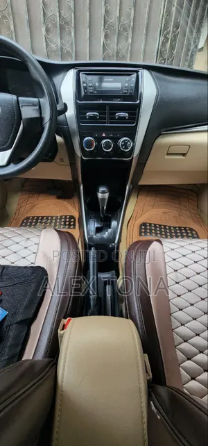 Toyota Yaris 2020 Gray