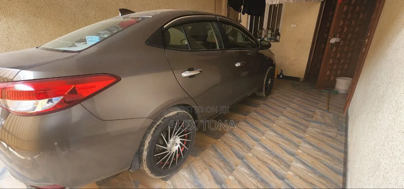 Toyota Yaris 2020 Gray