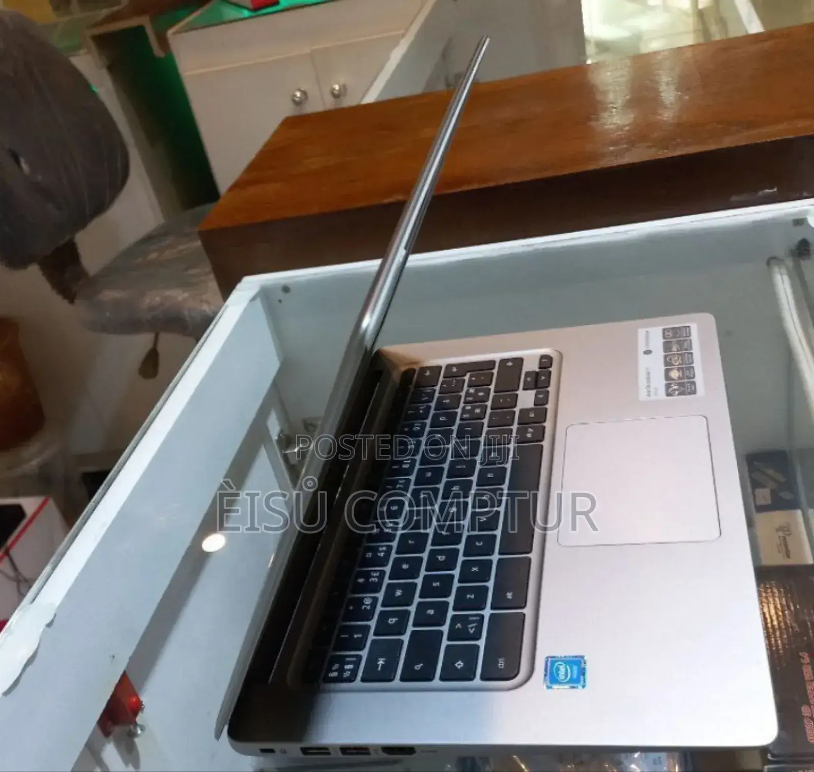 New Laptop Acer Chromebook C720 4GB Intel Pentium SSD 128GB