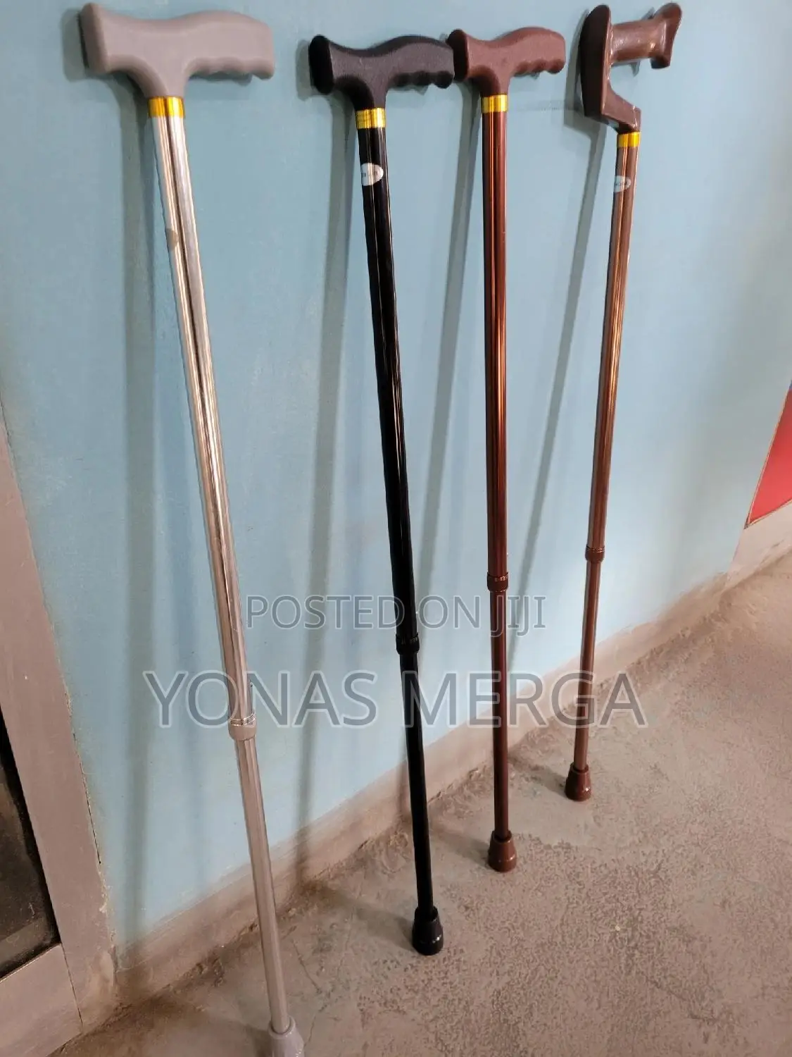 Cane安救walking Stick-Used as a Long-Term Aid for Stability Mobility