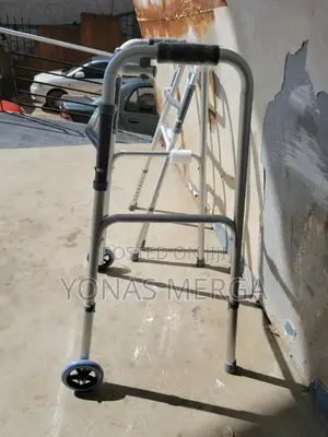 Photo - Lightweight and Durable Walker炎业walker
4" Front Wheels三❩Height Adjusts