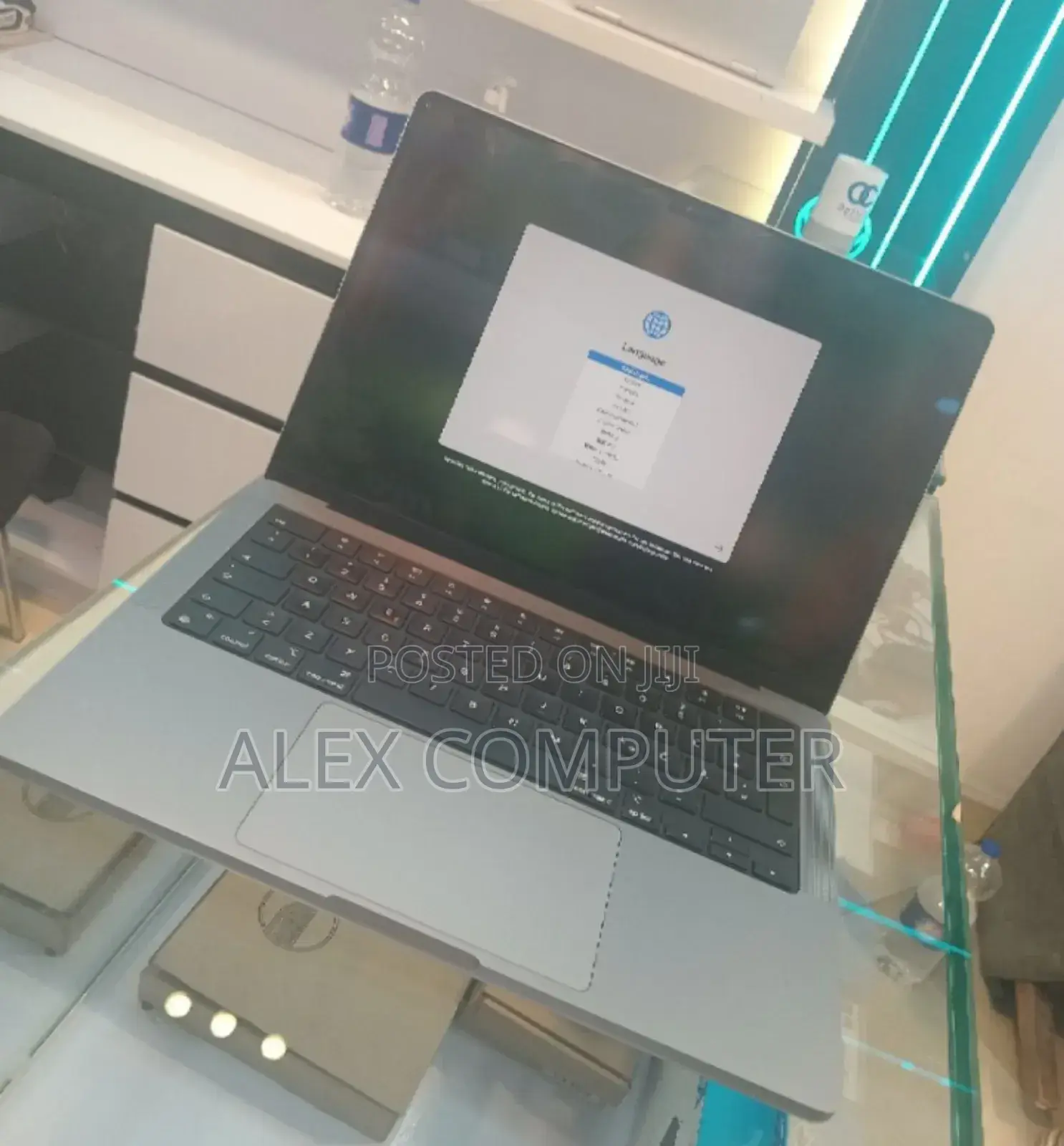 New Laptop Apple MacBook 24GB Apple M3 SSD 512GB